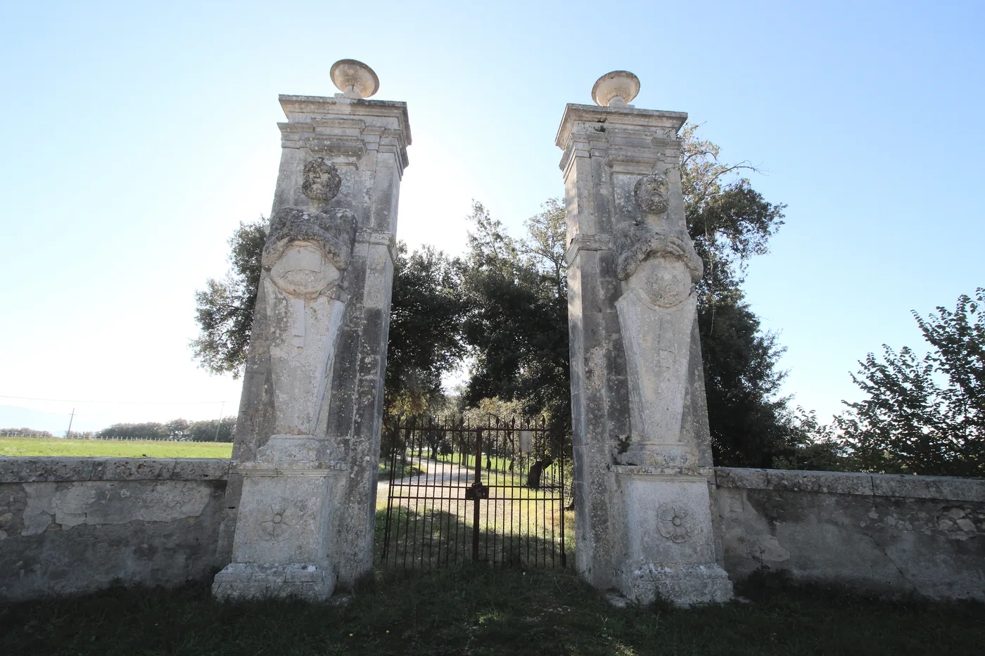 I Mammalocchi, figure scolpite di Penna in Teverina.