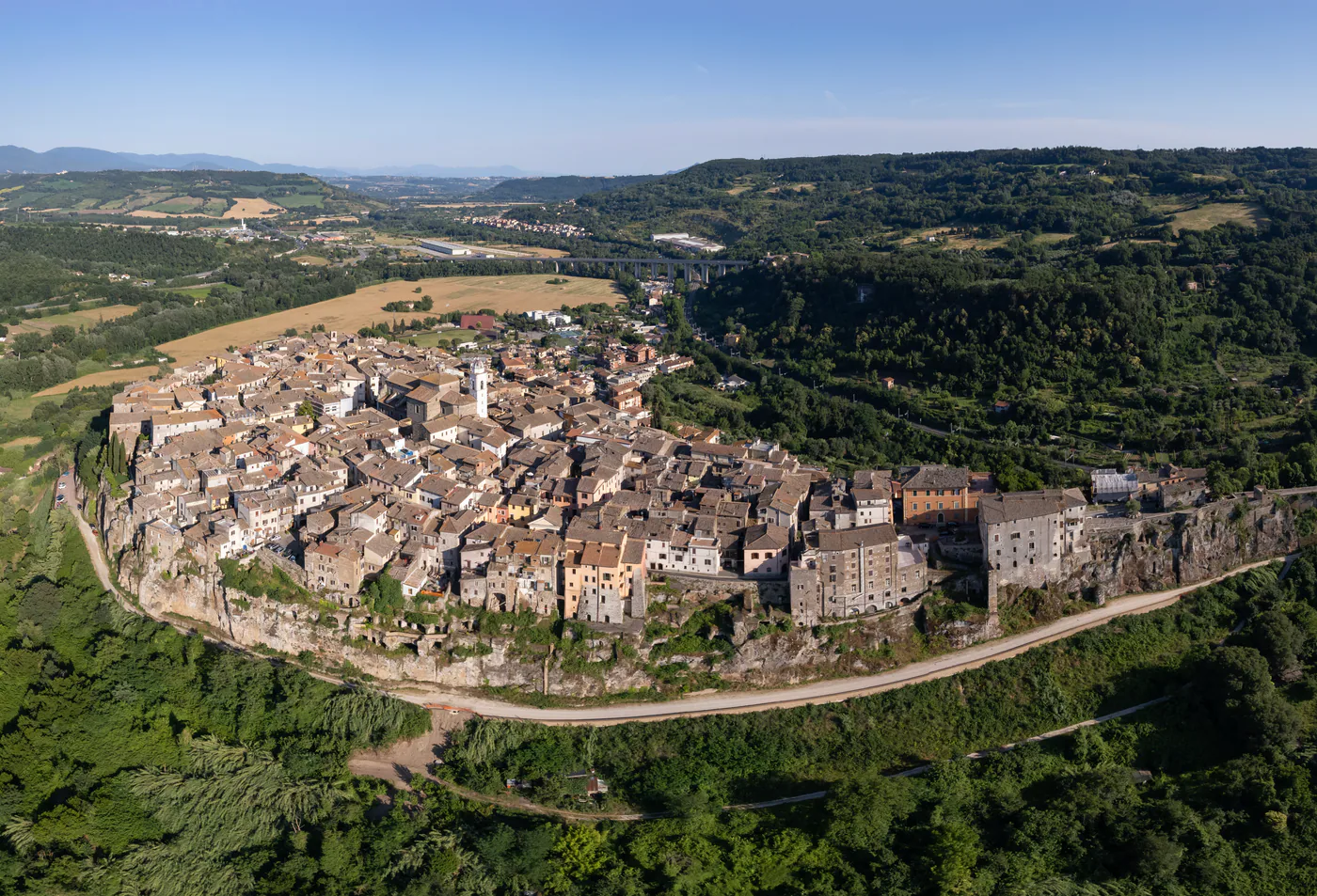 Orte vista dall'alto, sul suo sperone di tufo.